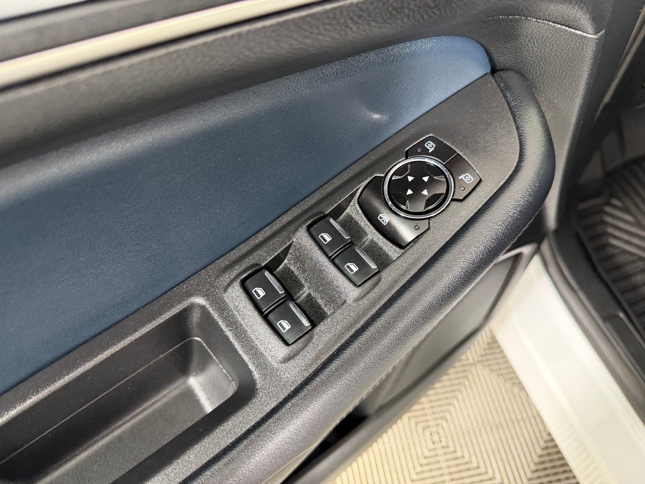 Used 2023 Ford Edge SEL w/ Sport Appearance Package AWD/4WD image 11