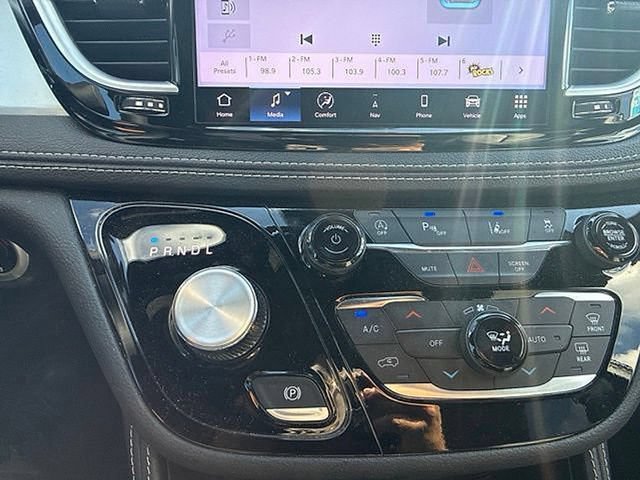 Used 2026 Chrysler Pacifica Limited FWD image 26