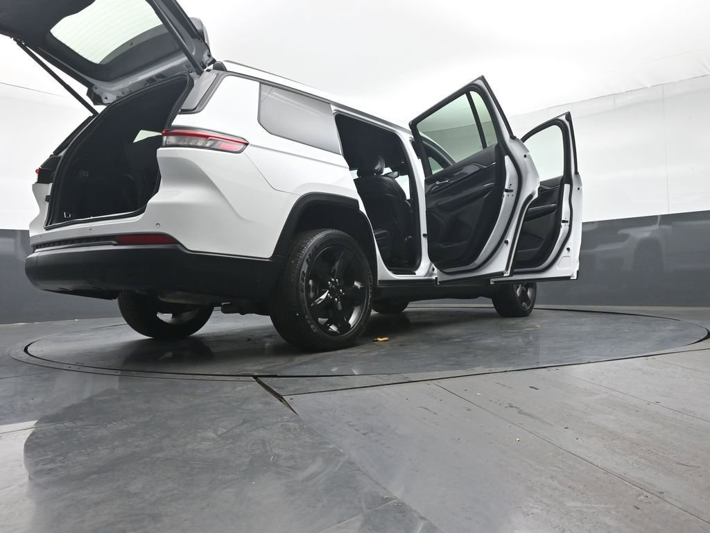 Used 2023 Jeep Grand Cherokee L Laredo image 44