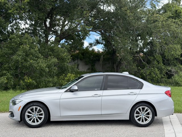 Used 2016 BMW 320i xDrive Sedan AWD/4WD image 2
