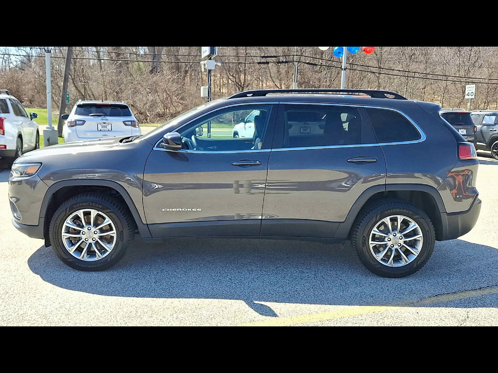 Certified 2022 Jeep Cherokee Latitude Lux w/ Mopar Interior Package image 5