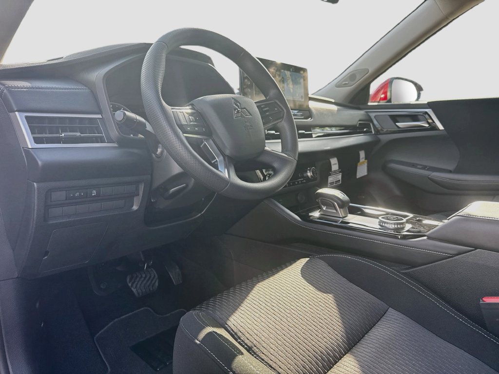 New 2026 Mitsubishi Outlander ES FWD image 9