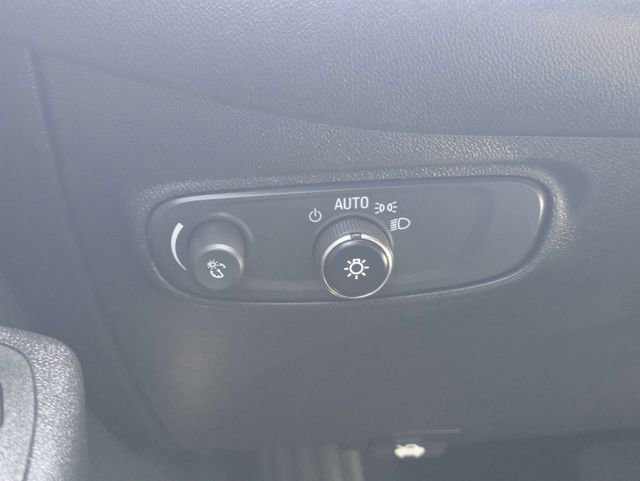 Used 2020 Chevrolet Equinox LS image 22