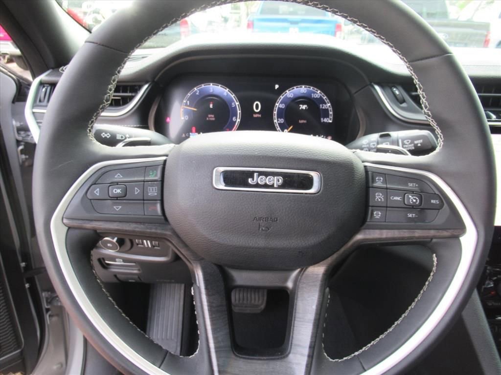 Certified 2024 Jeep Grand Cherokee Limited w/ Black Appearance Package image 22