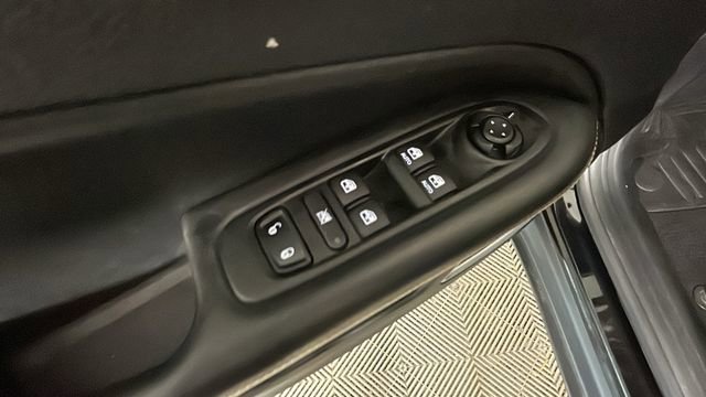 Used 2017 Jeep Compass Latitude w/ Cold Weather Group AWD/4WD image 11
