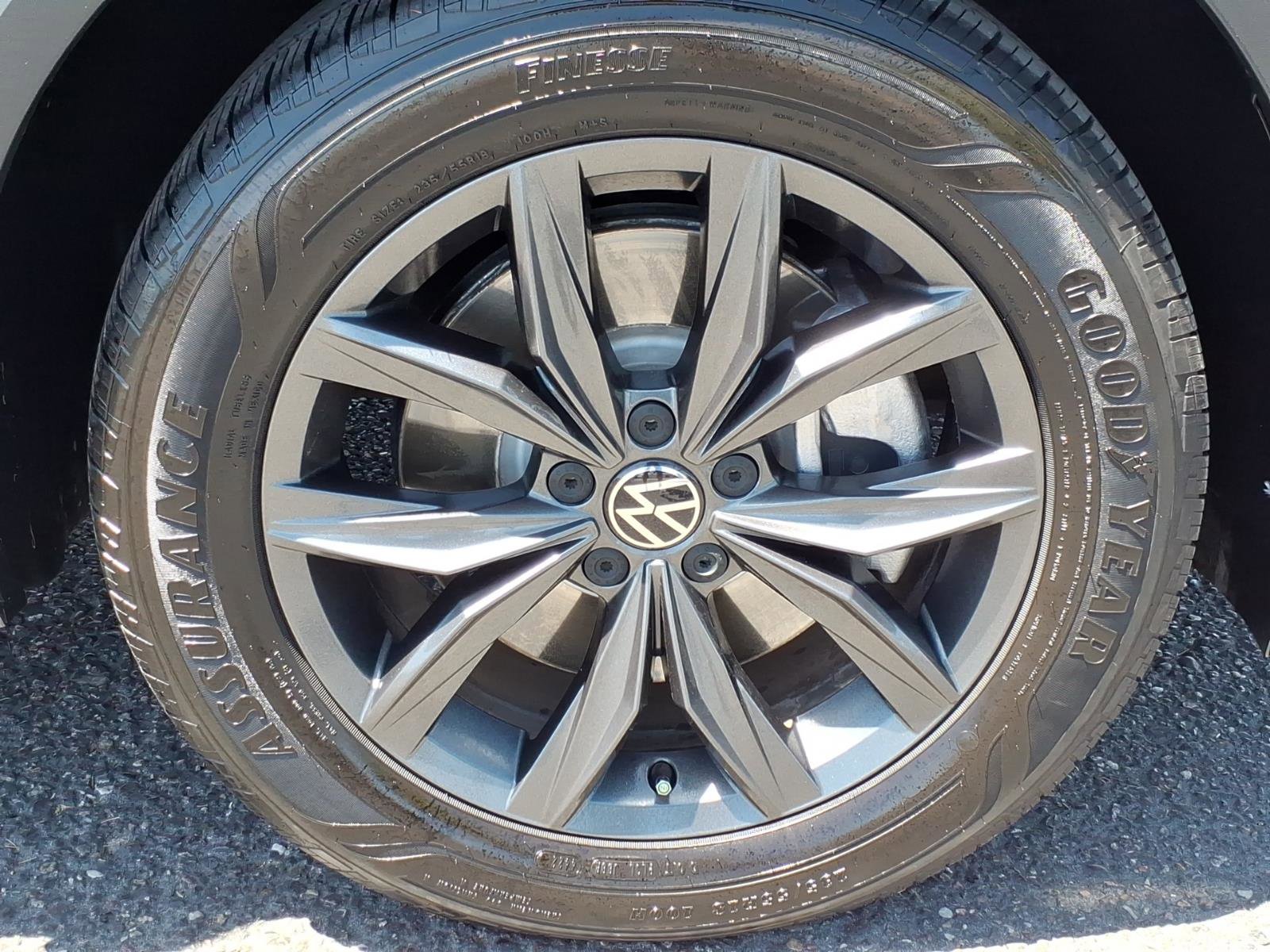 Certified 2022 Volkswagen Tiguan SE FWD image 9