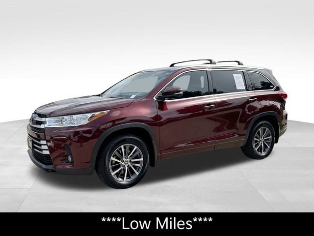 Used 2017 Toyota Highlander XLE AWD/4WD image 1