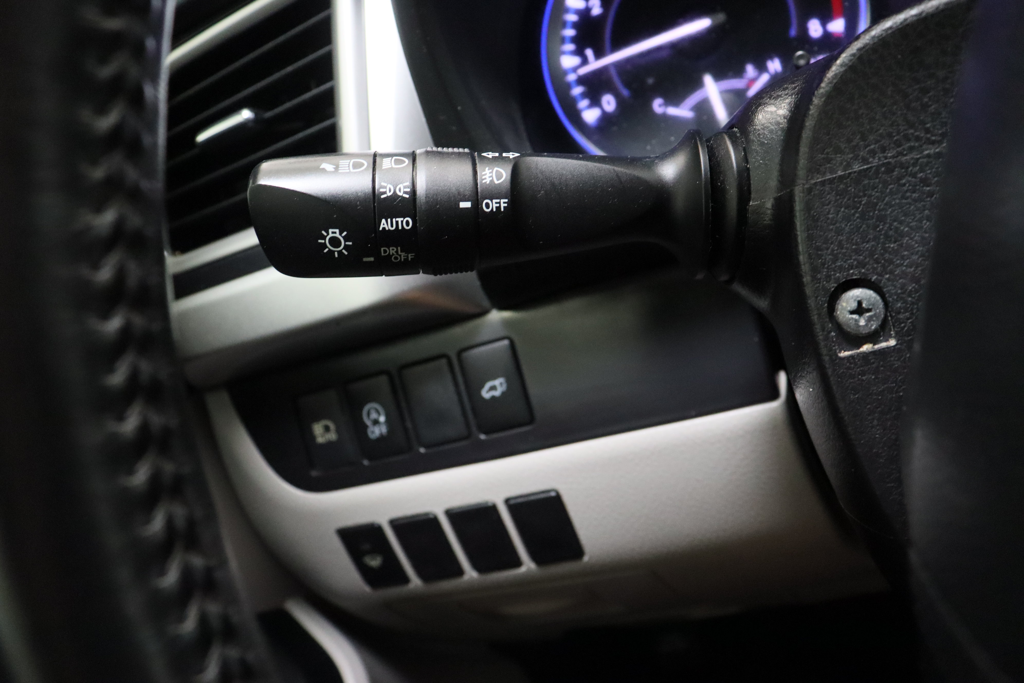 Used 2019 Toyota Highlander XLE FWD image 27
