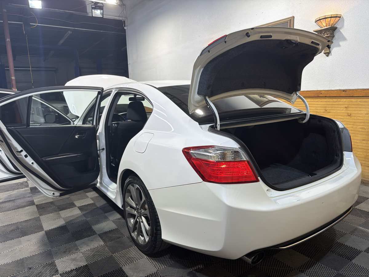 Used 2015 Honda Accord Sport image 13