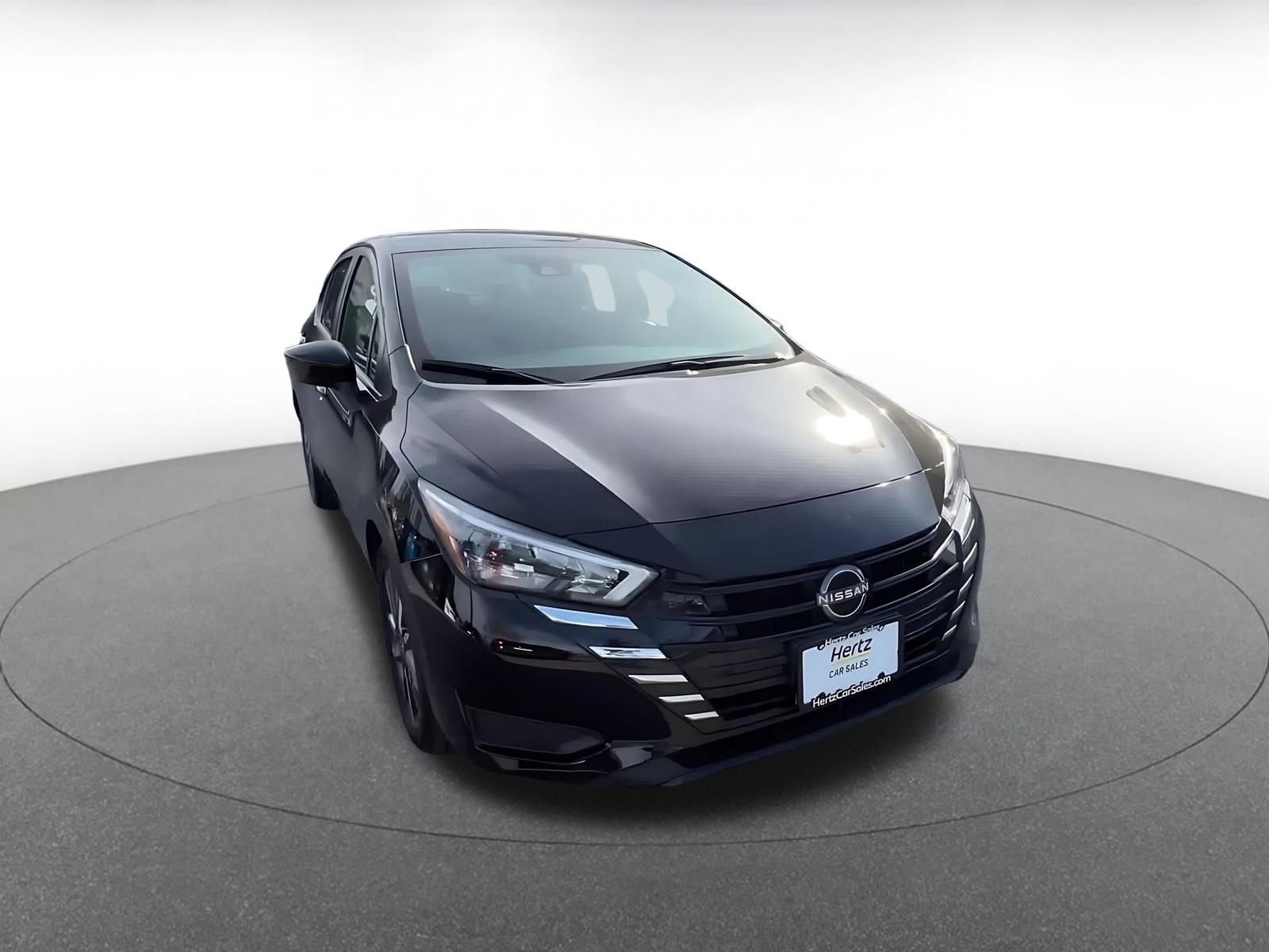 Used 2025 Nissan Versa SV image 3