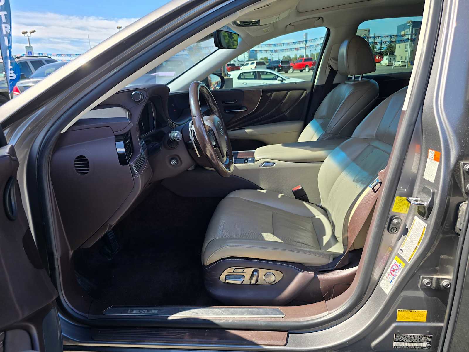 Used 2018 Lexus LS 500 w/ Accessory Package (Z2) image 18