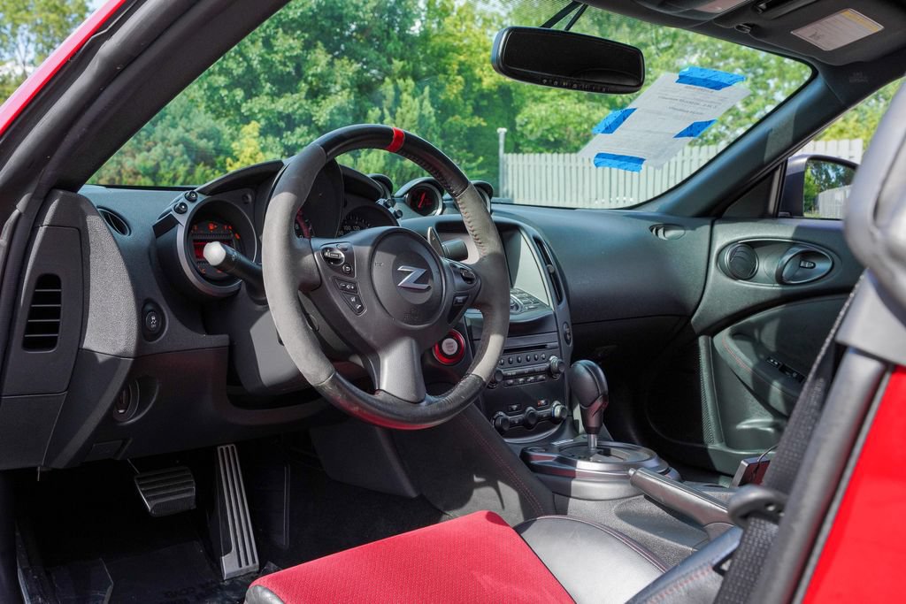 Used 2017 Nissan 370Z NISMO RWD image 12