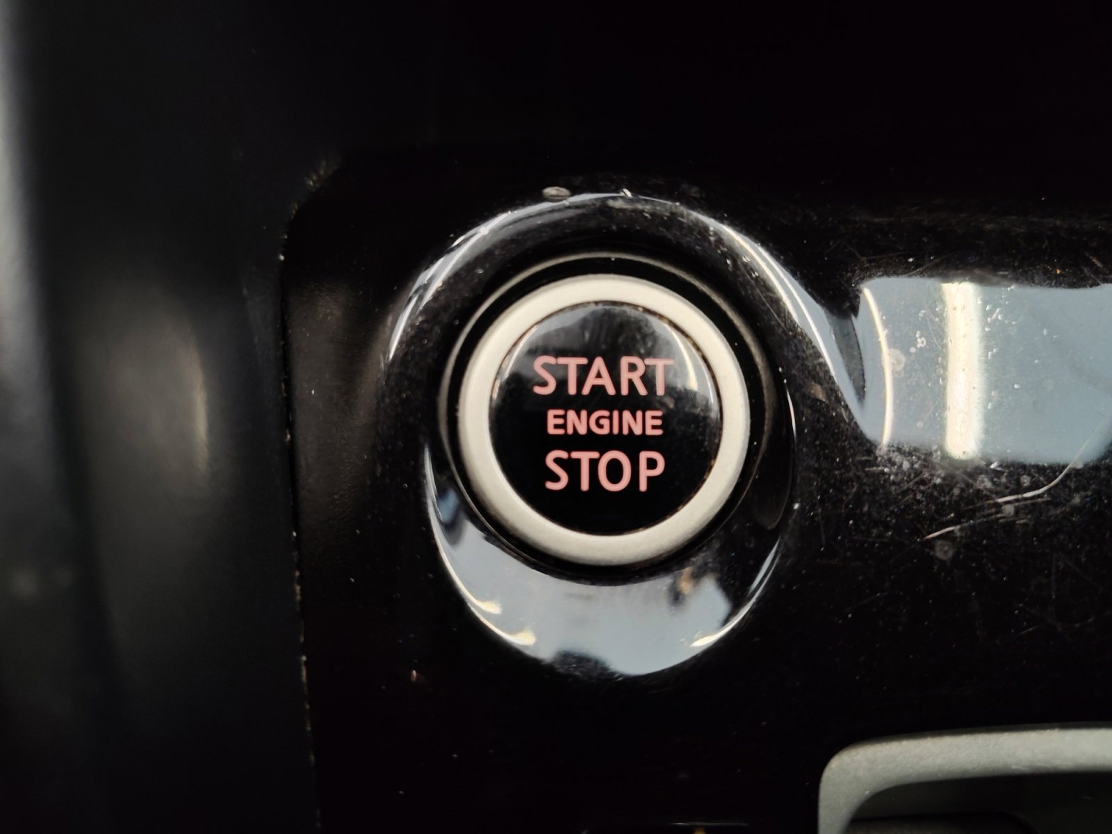 Used 2020 Nissan Versa SV image 30