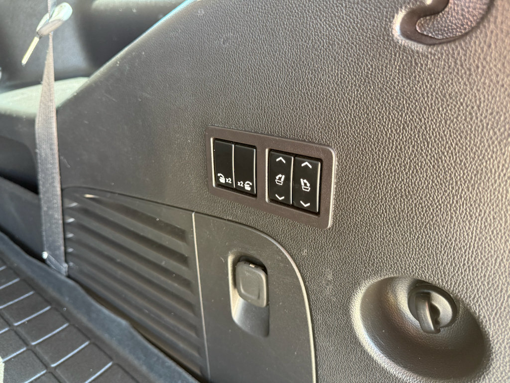 Used 2019 Chevrolet Tahoe Premier AWD/4WD image 35