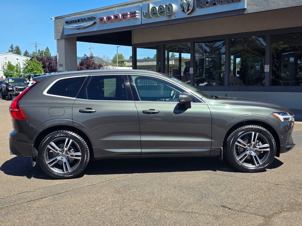Used 2019 Volvo XC60 T5 Momentum w/ Multimedia Package AWD/4WD image 28