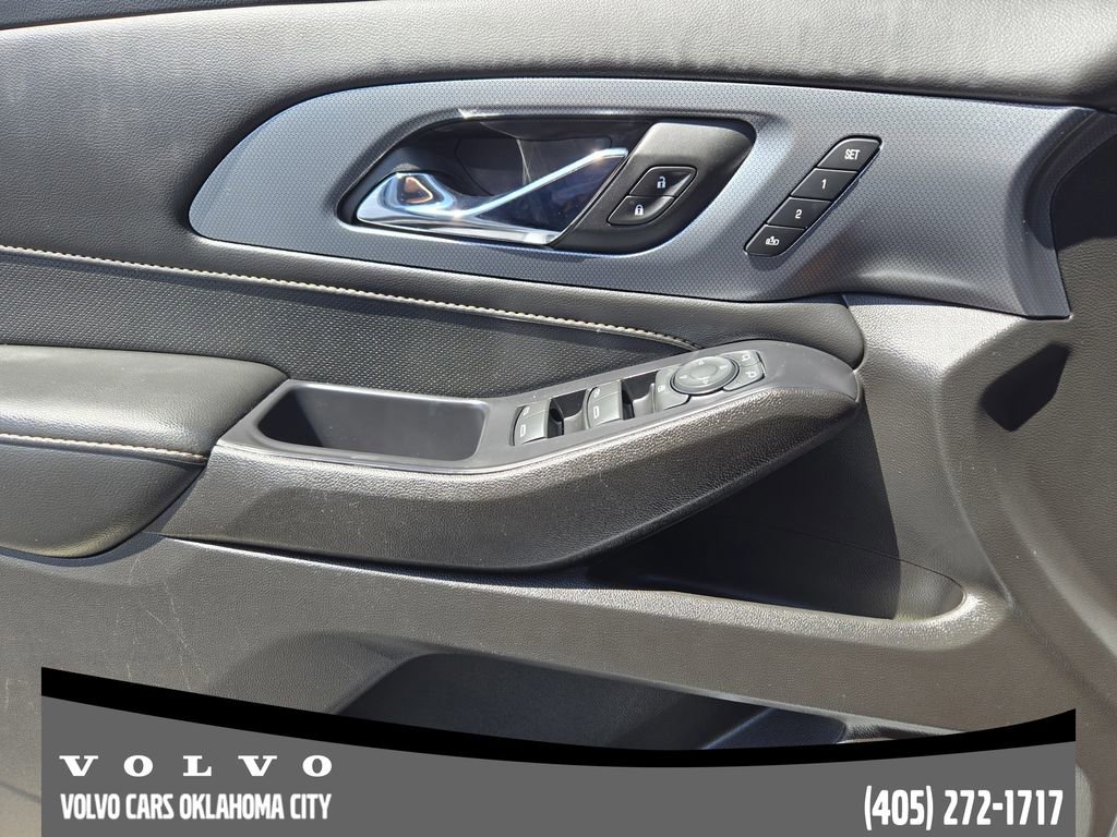 Used 2021 Chevrolet Traverse Premier w/ Redline Edition FWD image 17