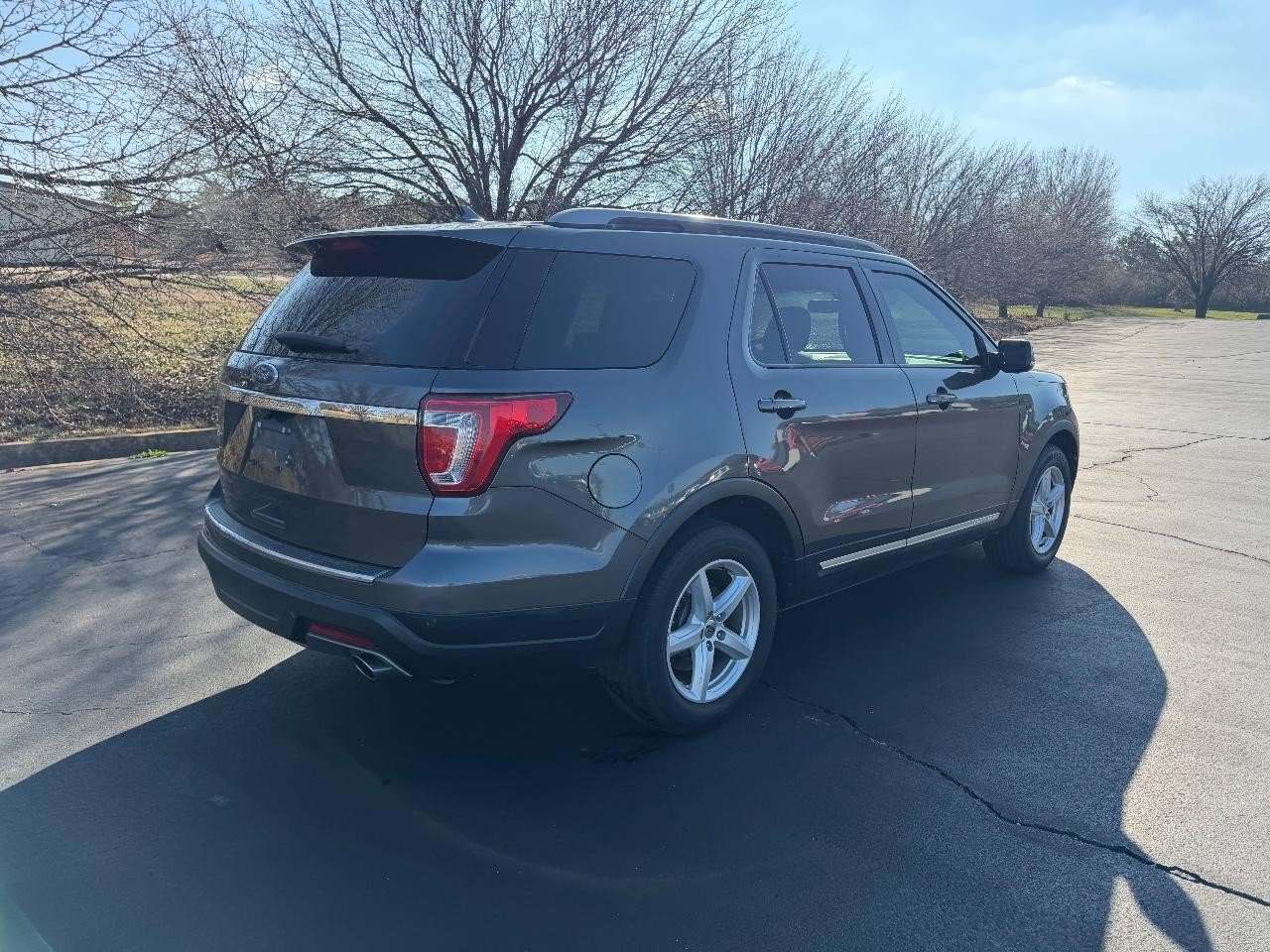 Used 2018 Ford Explorer XLT w/ Equipment Group 201A image 3