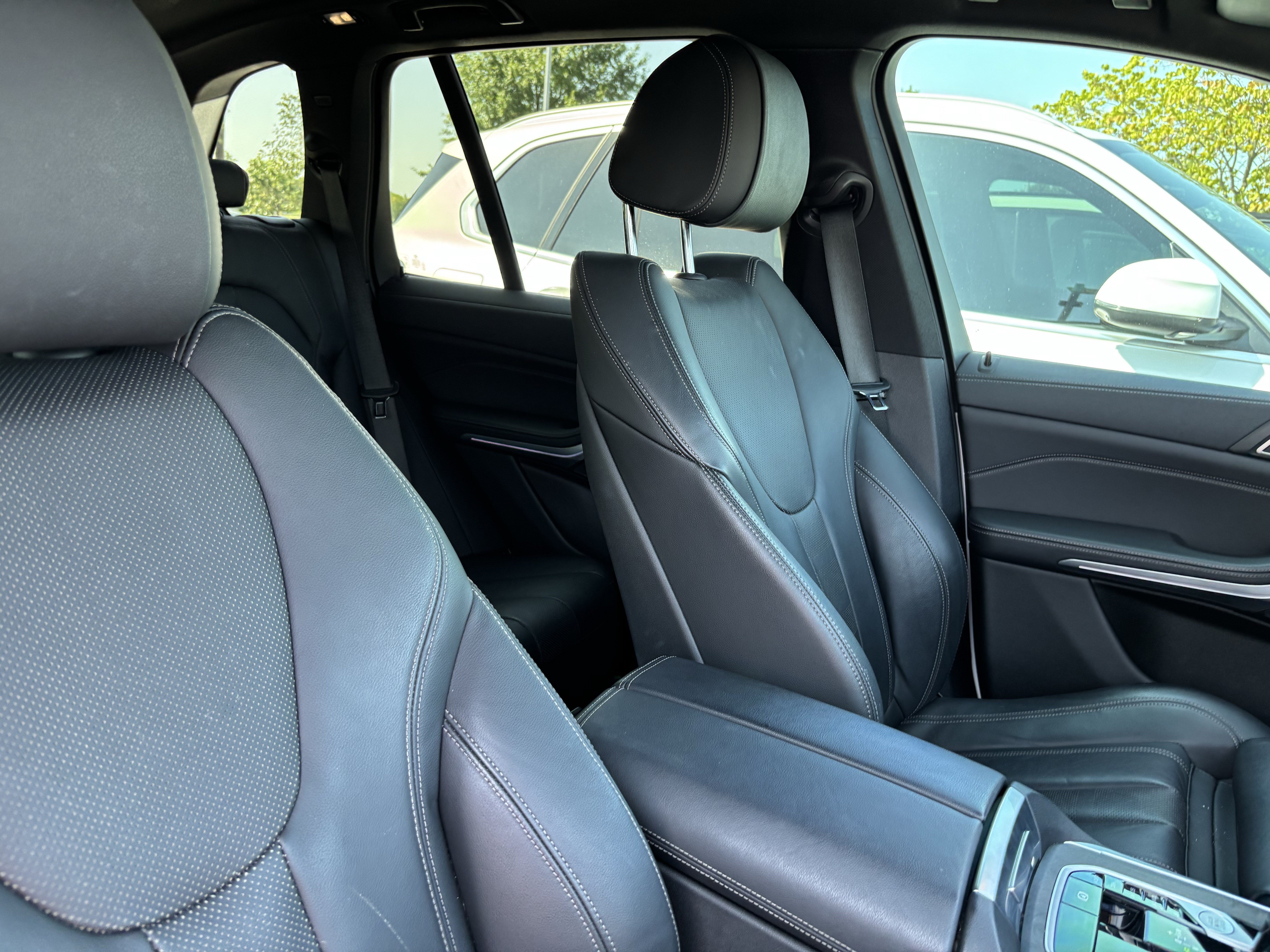Used 2022 BMW X5 xDrive40i w/ M Sport Package AWD/4WD image 34