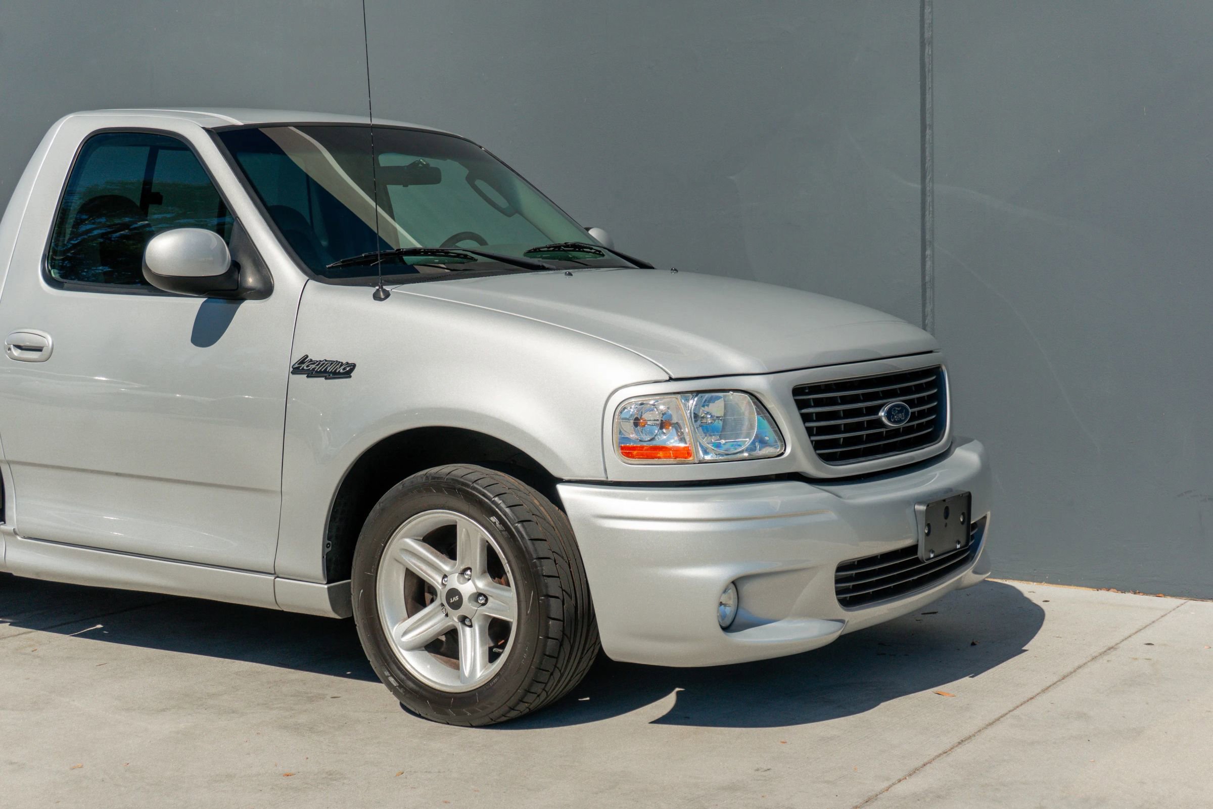 Used 2004 Ford F150 Lightning RWD image 39