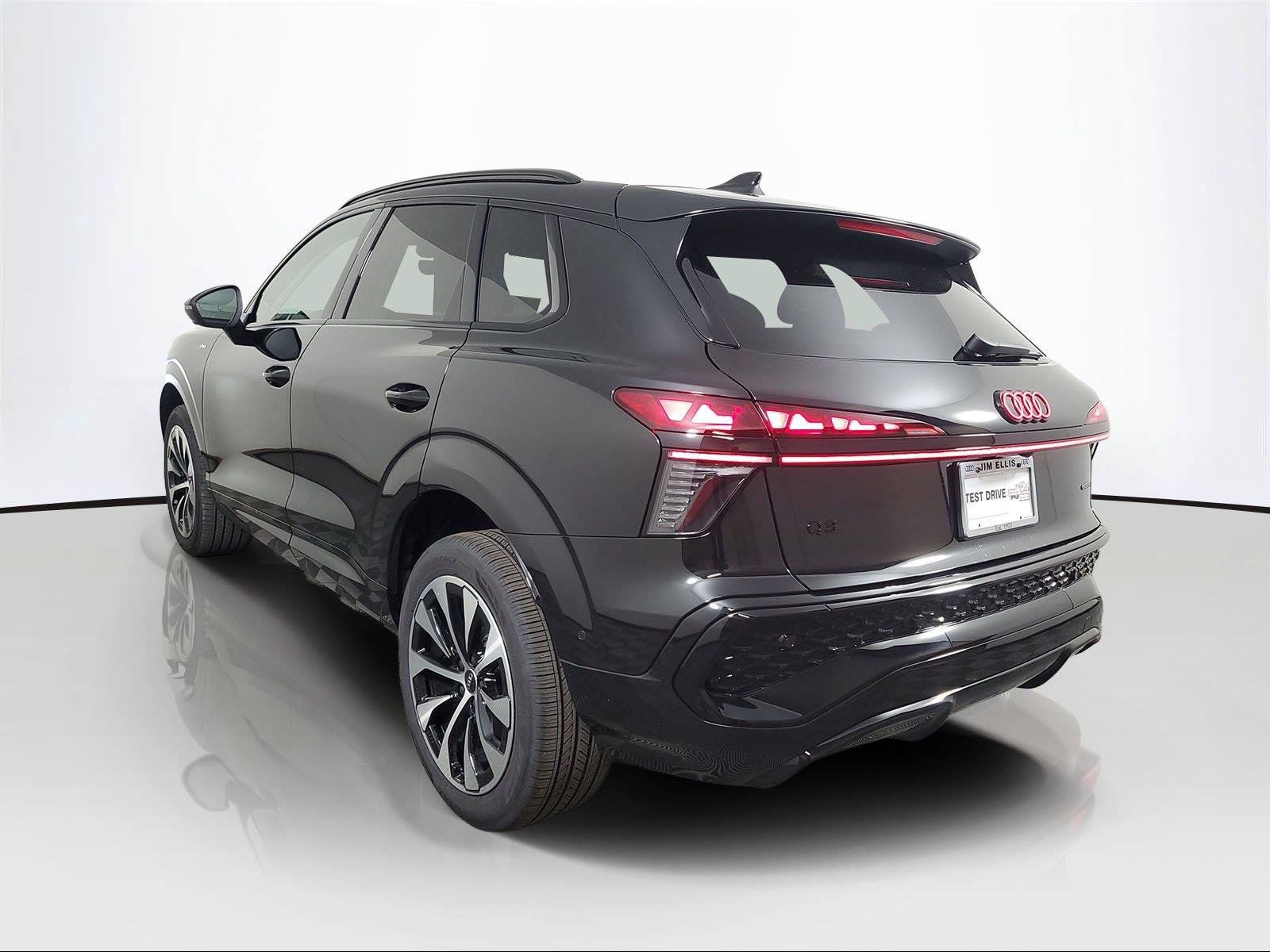 New 2026 Audi Q3 quattro 2.0T AWD/4WD image 4