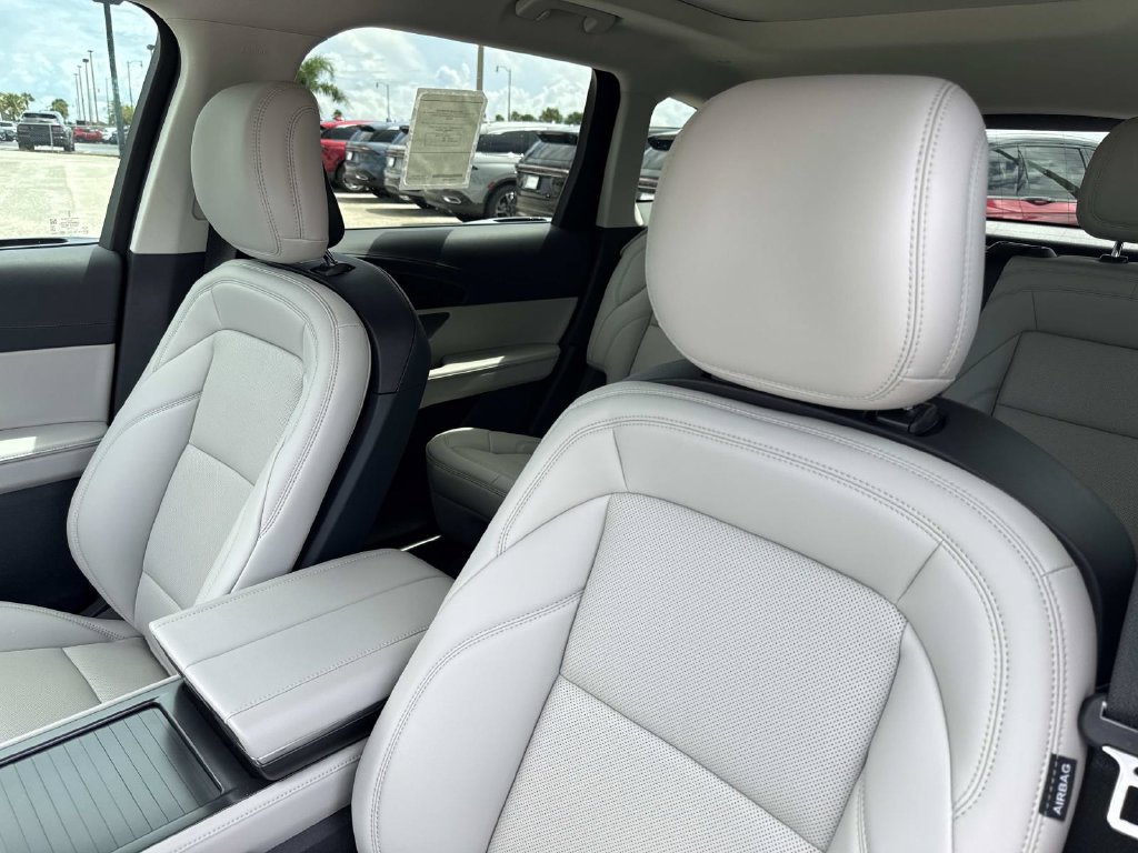 New 2026 Lincoln Nautilus Premier w/ Equipment Group 102A AWD/4WD image 21