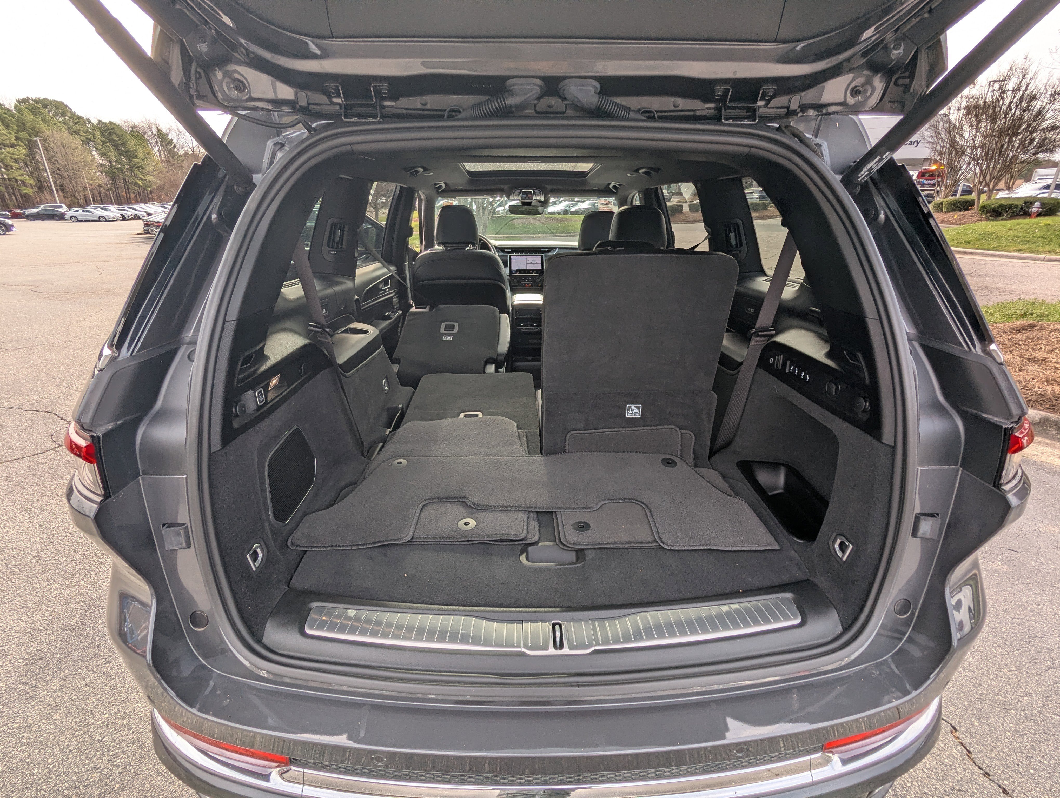 Certified 2024 Jeep Grand Cherokee L Overland w/ Trailer Tow Package image 16