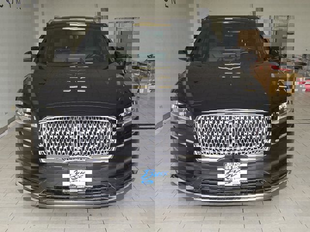 Used 2022 Lincoln Nautilus Reserve image 2