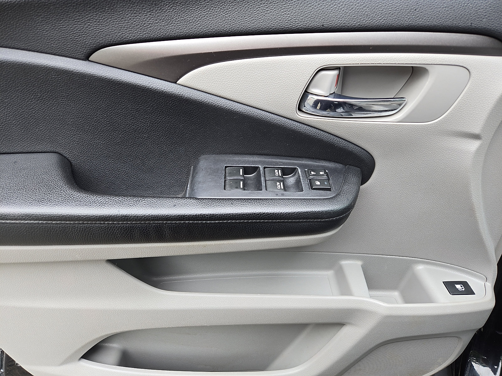 Used 2019 Honda Pilot LX image 13