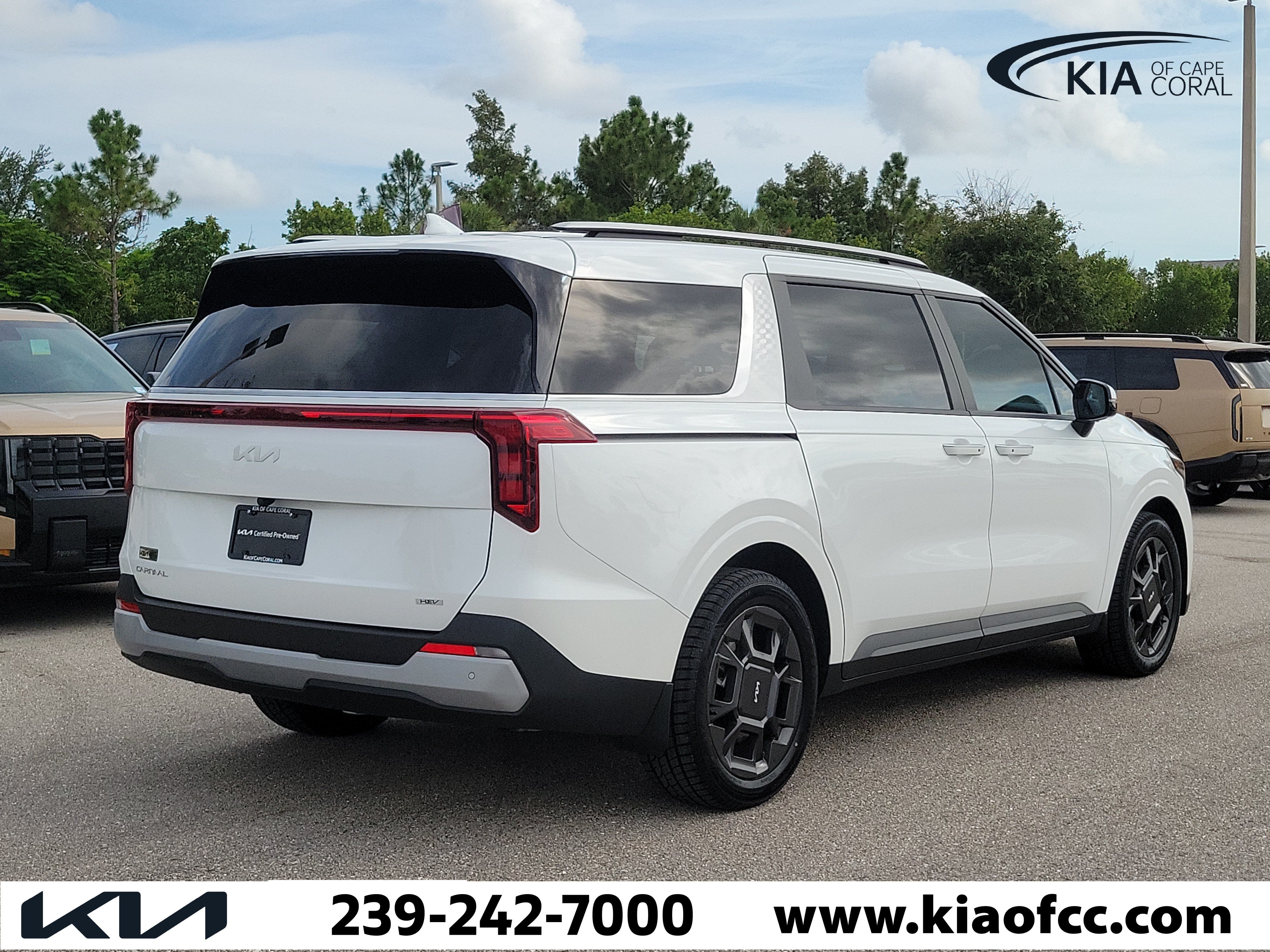 Certified 2025 Kia Carnival EX FWD image 6