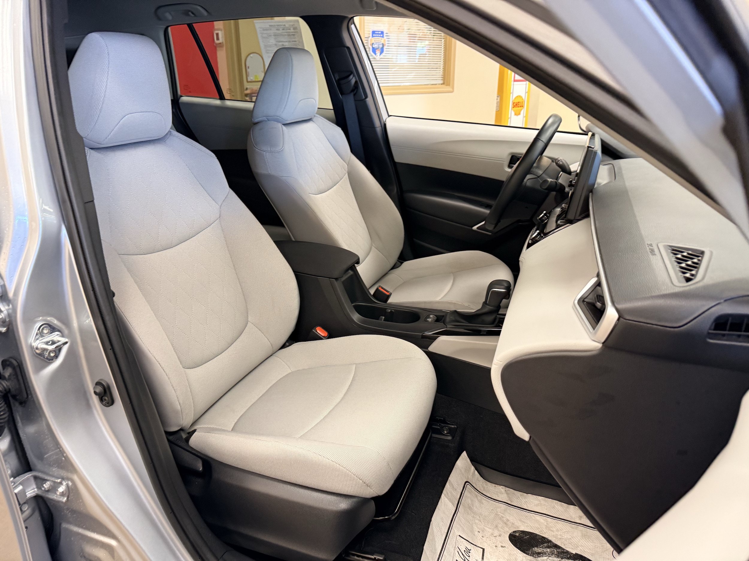 Used 2025 Toyota Corolla Cross LE AWD/4WD image 20