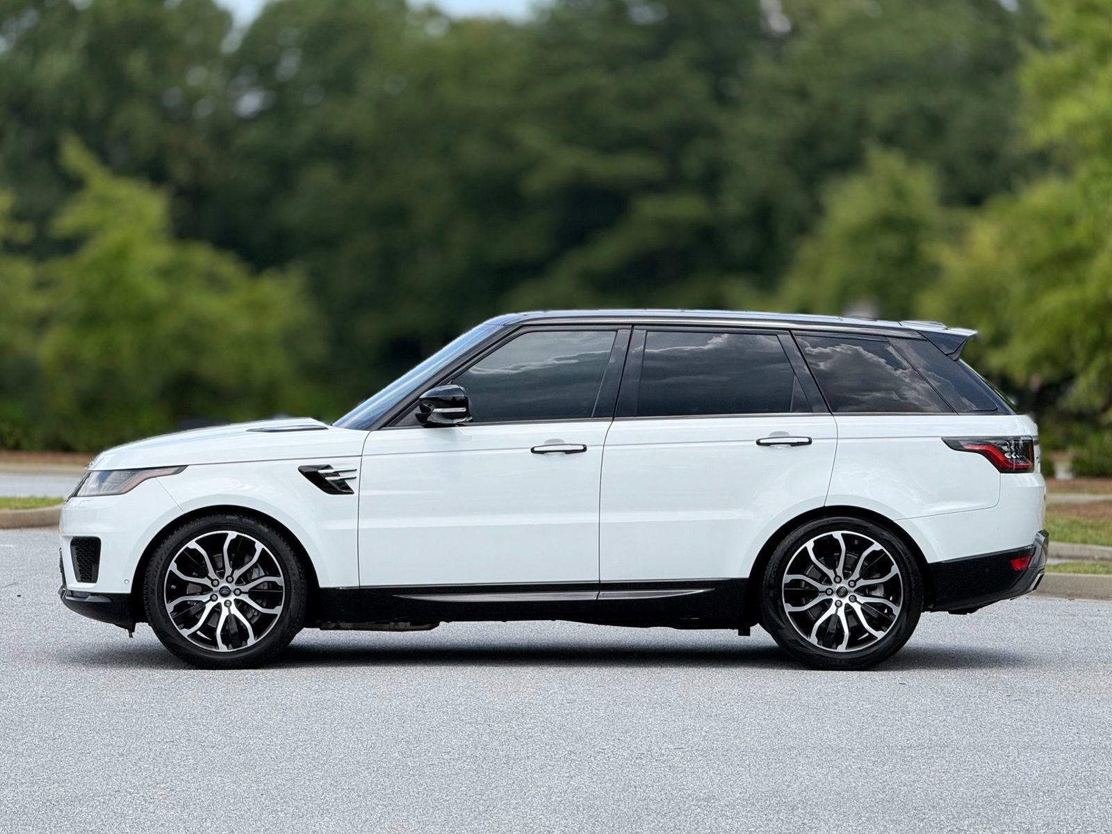 Used 2018 Land Rover Range Rover Sport HSE AWD/4WD image 9