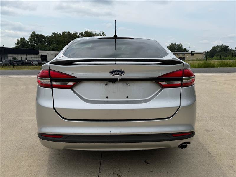 Used 2017 Ford Fusion SE FWD image 6