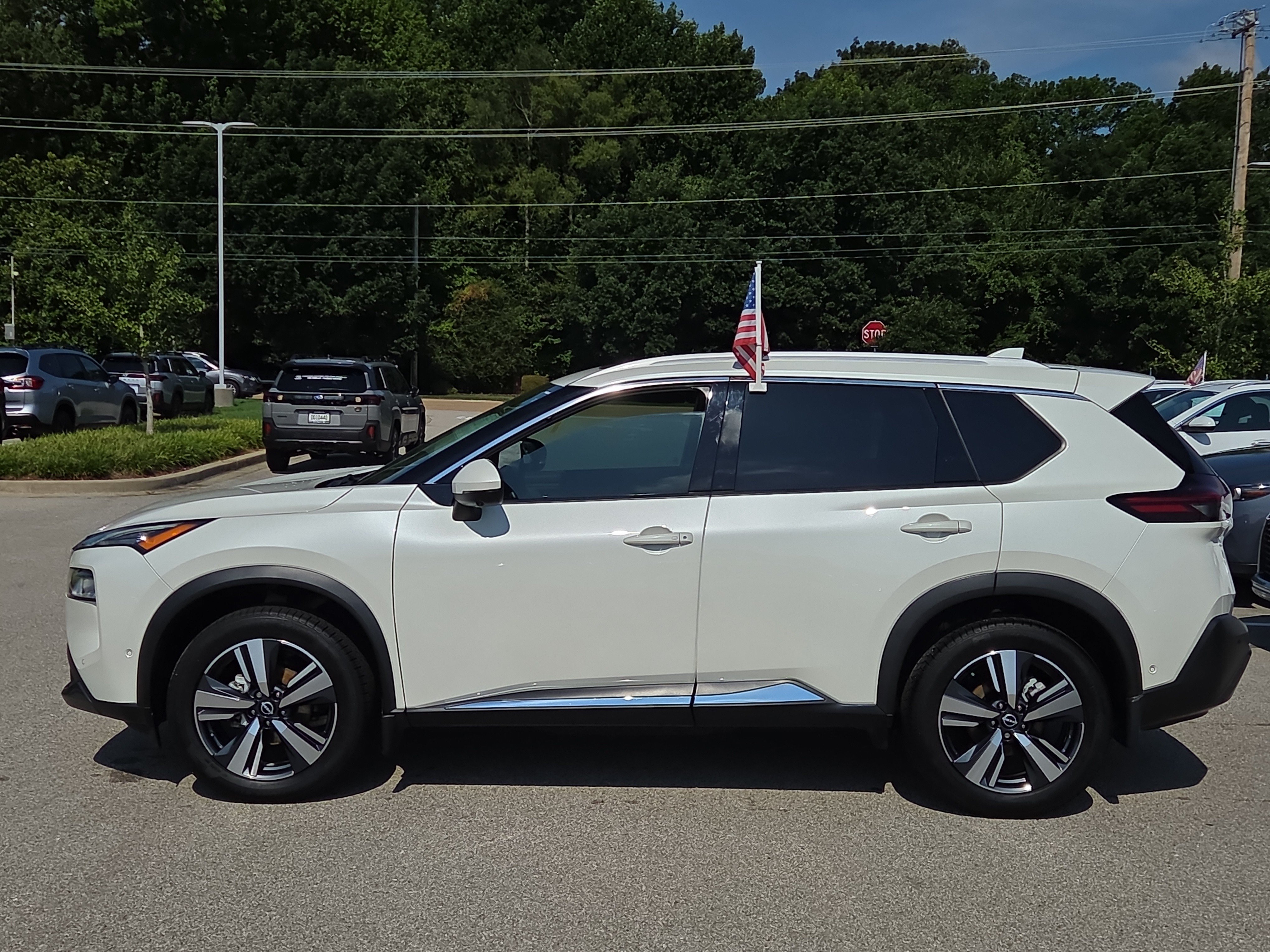 Used 2023 Nissan Rogue SL w/ SL Premium Package FWD image 6