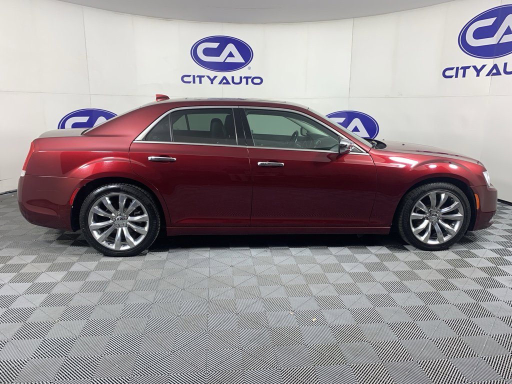 Used 2019 Chrysler 300 Limited image 2