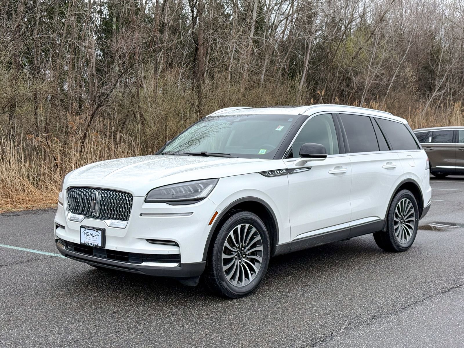 Used 2022 Lincoln Aviator AWD w/ Premium Package image 3