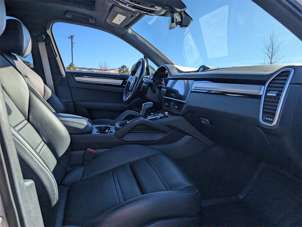 Used 2022 Porsche Cayenne Platinum Edition image 21