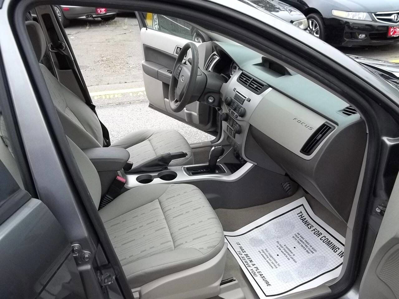 Used 2010 Ford Focus SE image 11