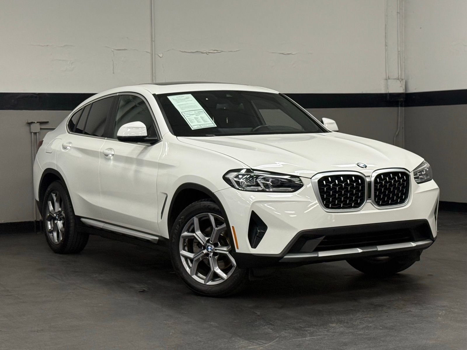 Used 2023 BMW X4 xDrive30i w/ Convenience Package image 2