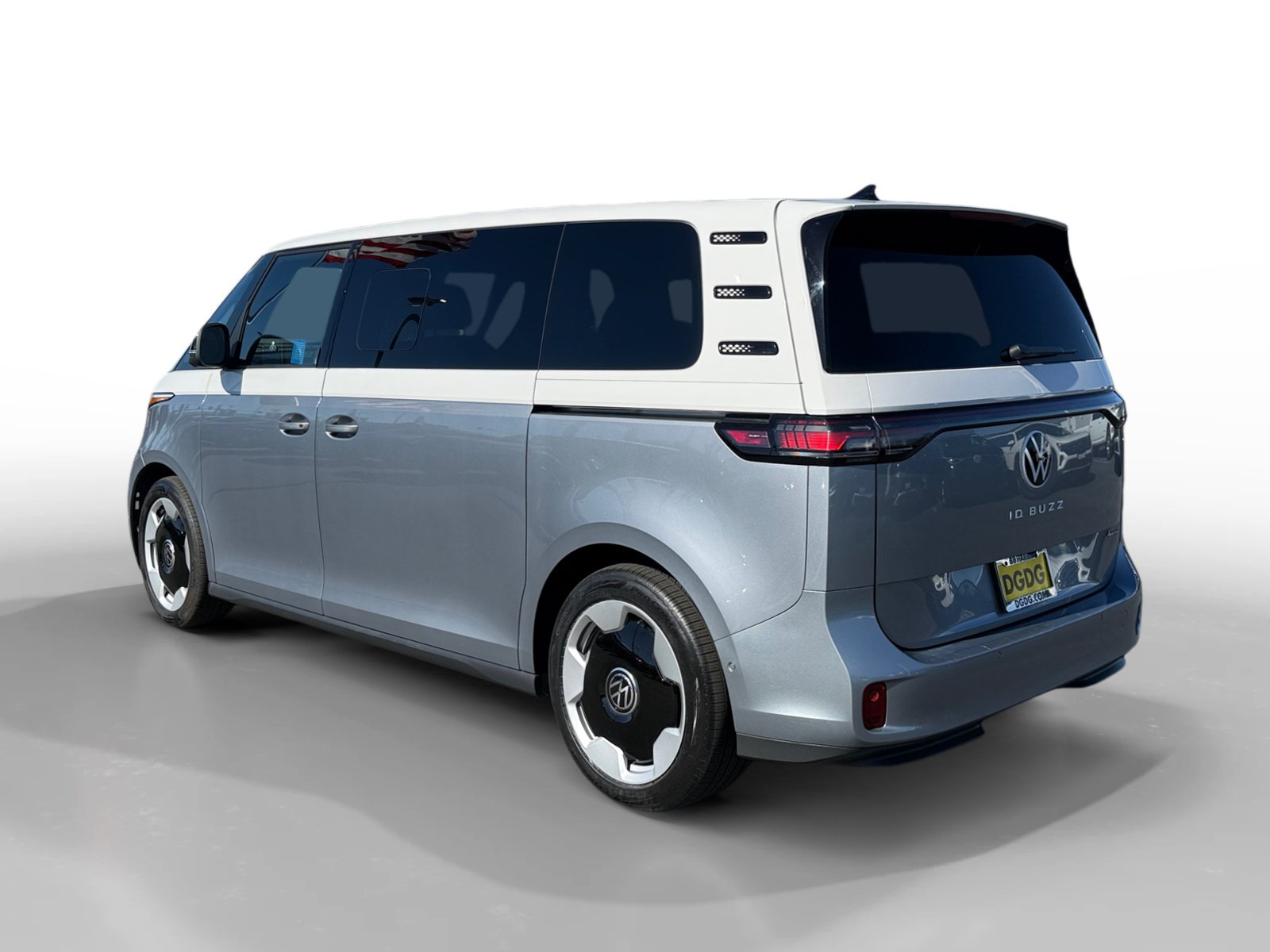 Certified 2025 Volkswagen ID. Buzz Pro S Plus AWD/4WD image 3