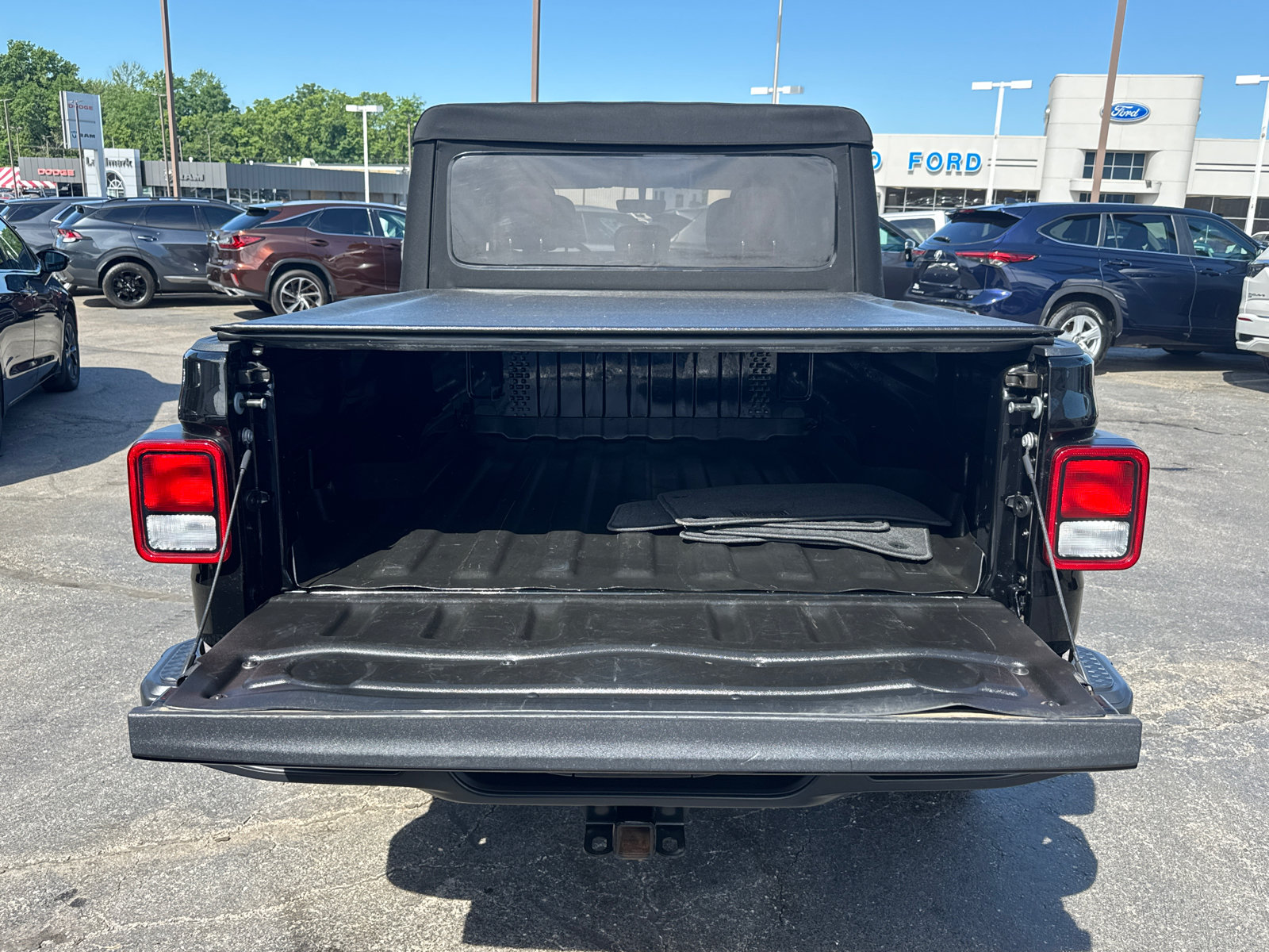 Used 2022 Jeep Gladiator Mojave w/ Cold Weather Group AWD/4WD image 18