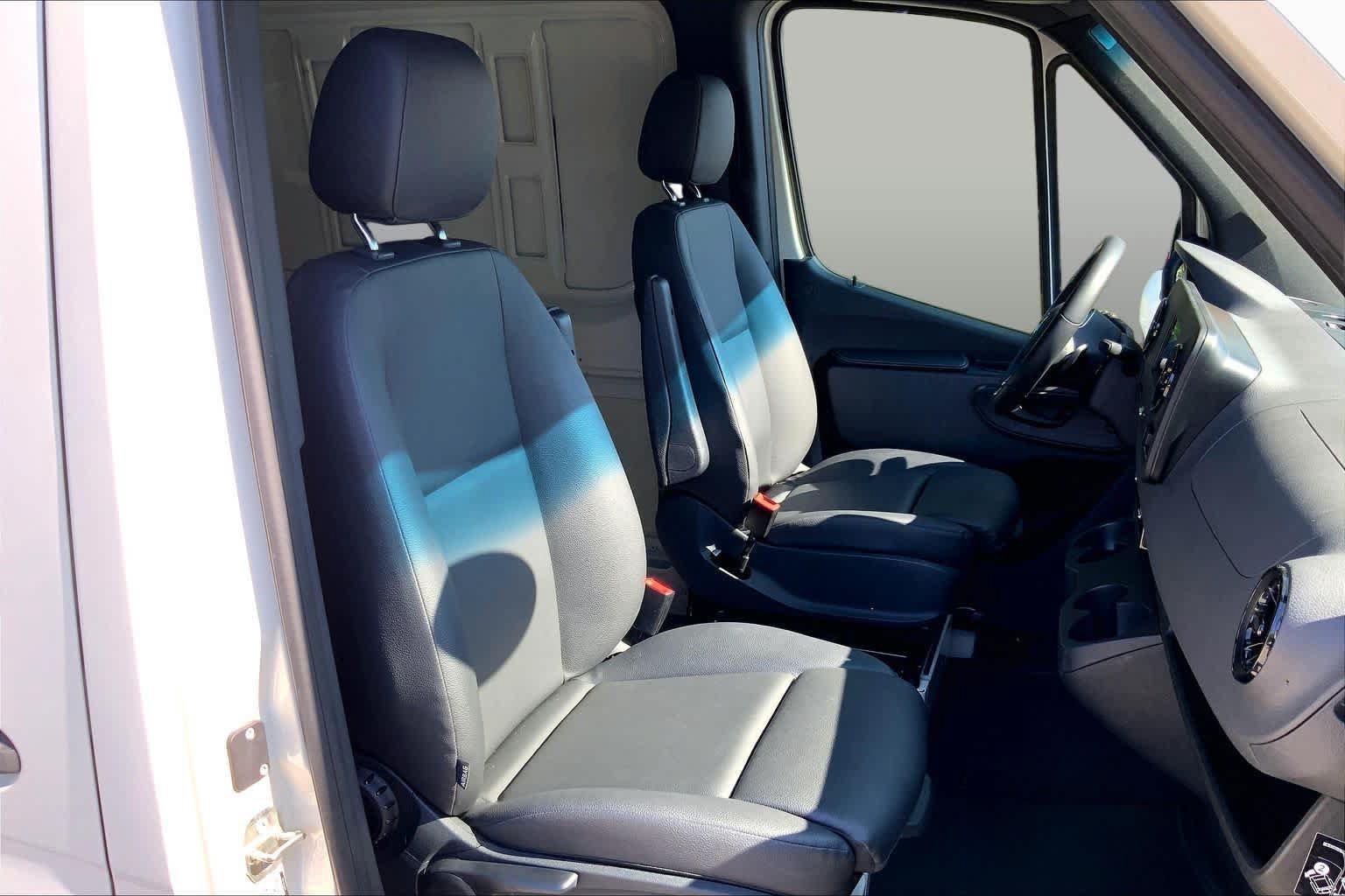 Used 2022 Mercedes-Benz Sprinter 2500 image 8