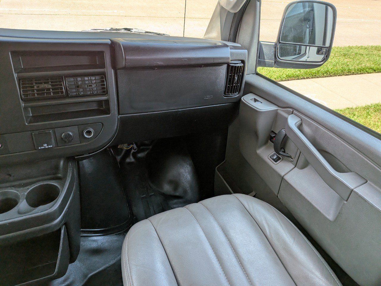 Used 2023 Chevrolet Express 3500 LS RWD image 12