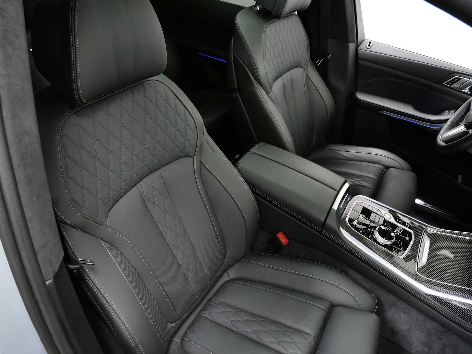 Used 2025 BMW X7 M60i image 12
