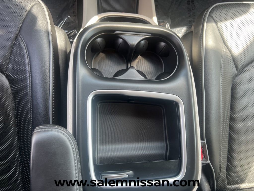 Used 2020 Chrysler Pacifica Limited FWD image 10