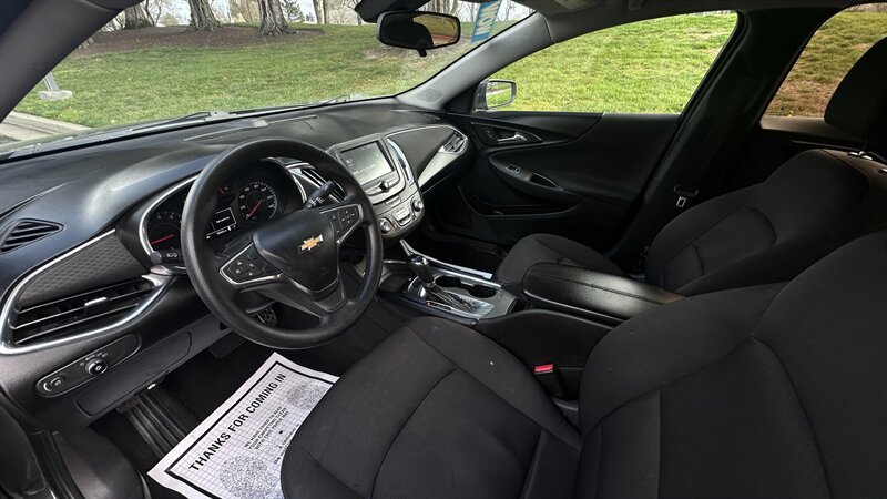 Used 2017 Chevrolet Malibu LT FWD image 9