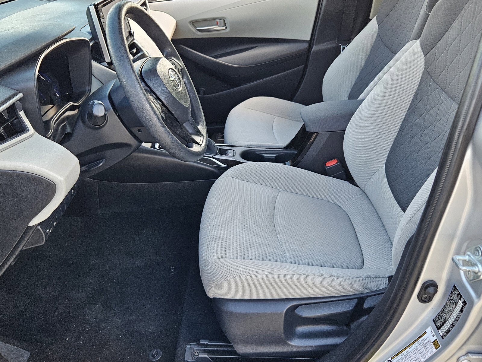 Used 2021 Toyota Corolla LE image 4