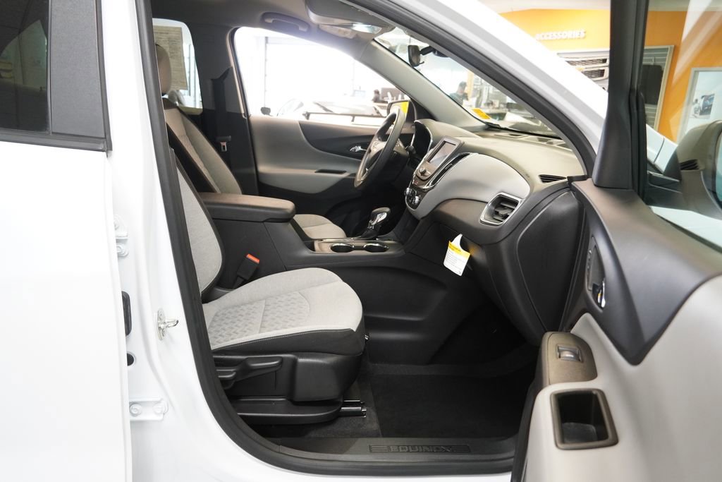 Used 2023 Chevrolet Equinox LS w/ LS Convenience Package image 10