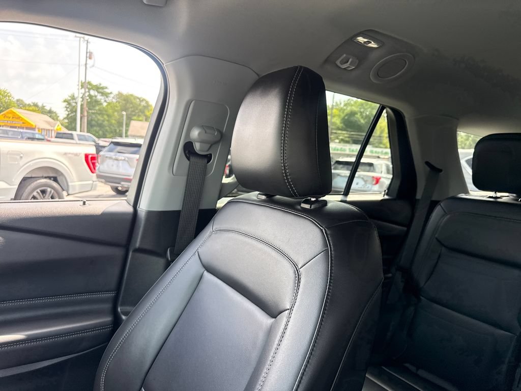 Used 2024 Ford Explorer XLT w/ Equipment Group 202A AWD/4WD image 45