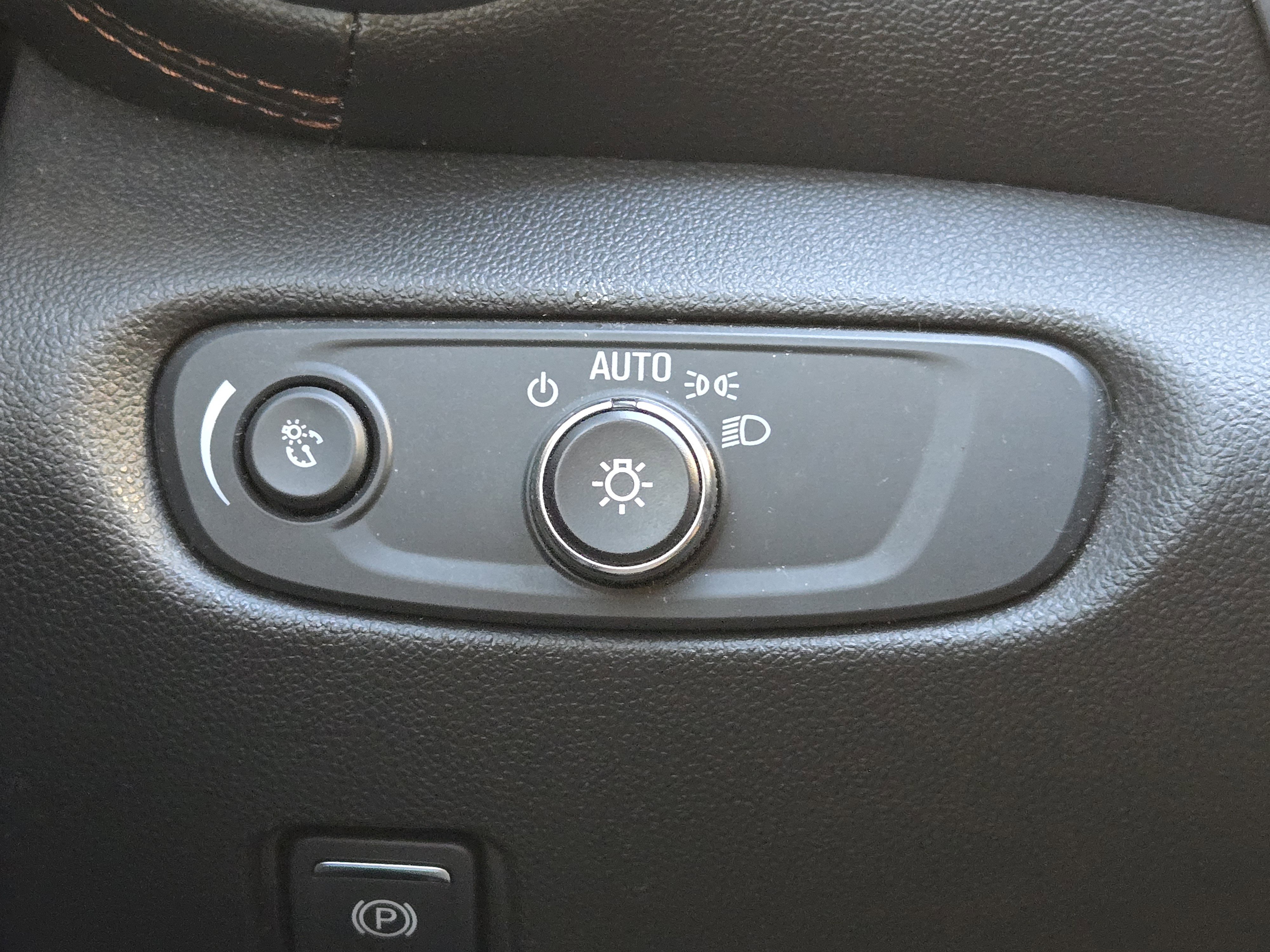 Used 2020 Chevrolet Blazer Premier w/ Driver Confidence II Package image 25