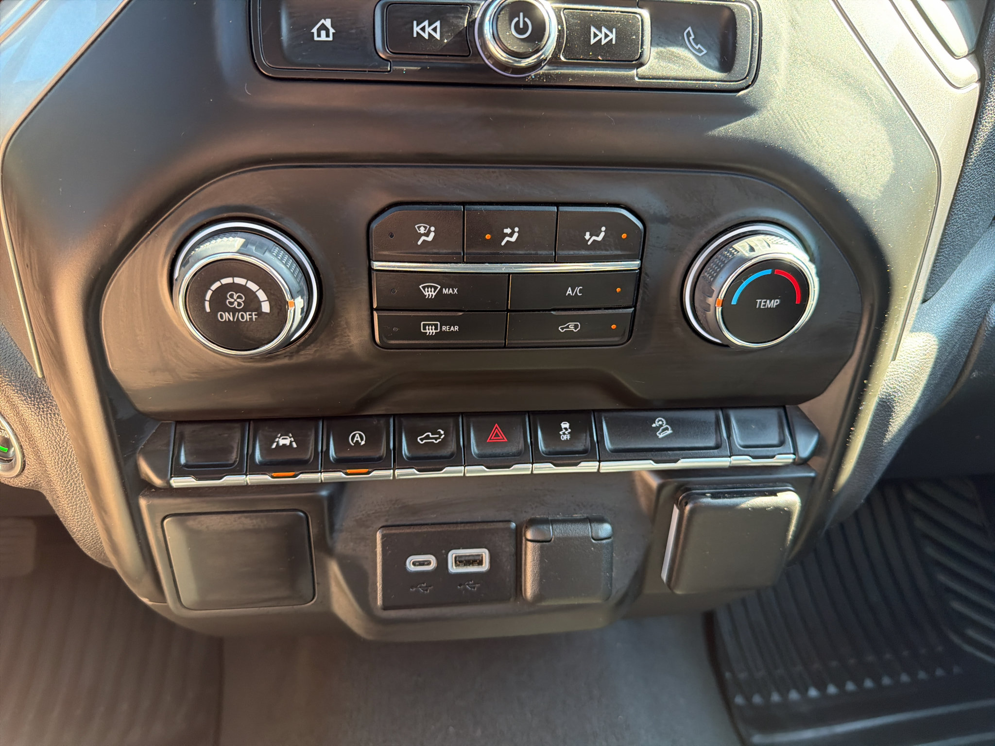 Used 2024 Chevrolet Silverado 1500 Custom Trail Boss w/ LPO, Dark Essentials Package AWD/4WD image 31